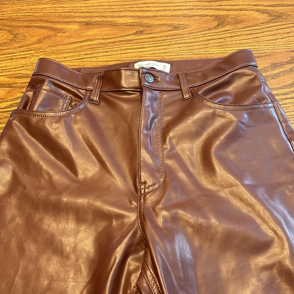 Abercrombie & Fitch Vegan Leather The 90’s Straight Ultra High Rise Pant - Picture 5 of 11